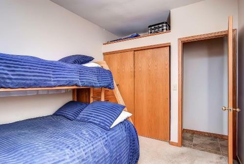 Apartamento Two-bedroom River Glen Condo 105a