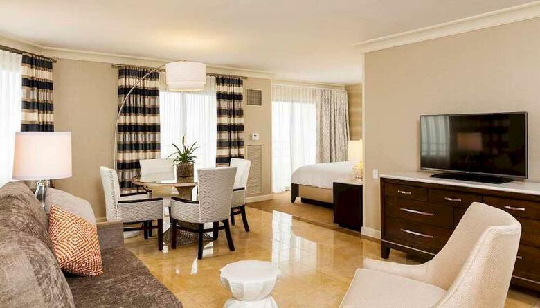 The Waterfront Beach Resort, A Hilton Hotel