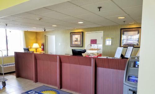 Hotel Days Inn Bradley Airport
