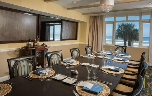 Hotel The Shores Resort & Spa