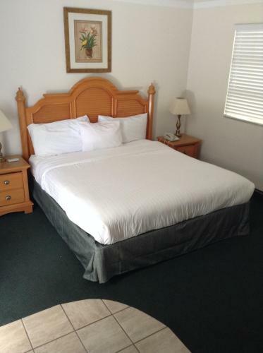 Hotel Dockside Inn & Resort
