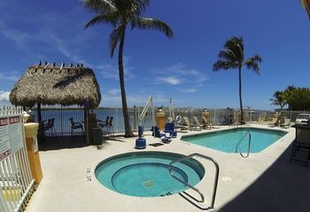 Hutchinson Island Plaza Hotel & Suites
