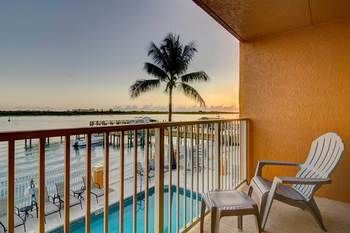 Hutchinson Island Plaza Hotel & Suites