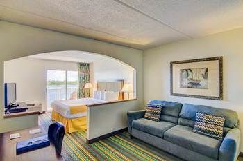Hutchinson Island Plaza Hotel & Suites