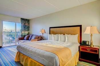 Hutchinson Island Plaza Hotel & Suites