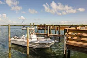 Hutchinson Island Plaza Hotel & Suites