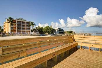 Hutchinson Island Plaza Hotel & Suites