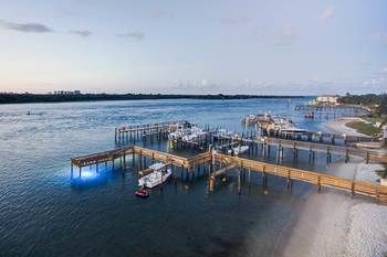 Hutchinson Island Plaza Hotel & Suites