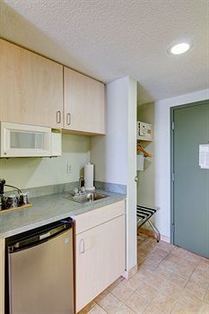 Hutchinson Island Plaza Hotel & Suites