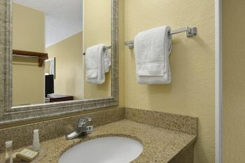 Hotel Baymont Inn & Suites - Gainesville