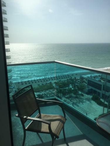 Hollywood Apartment By The Sea