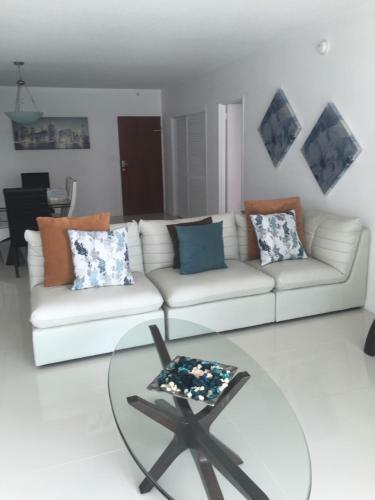 Hollywood Apartment By The Sea
