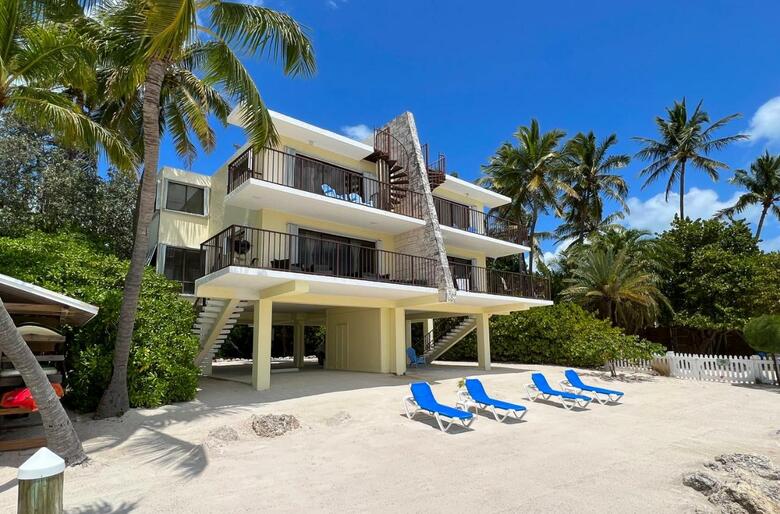 Hotel Pines & Palms Resort
