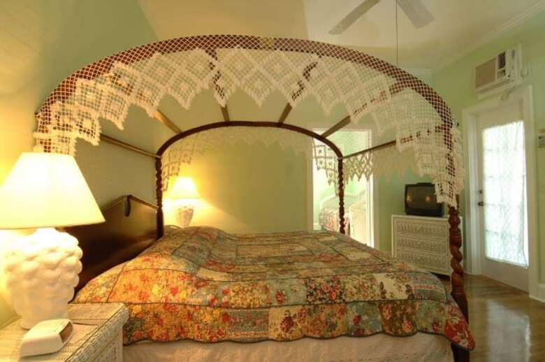 Bed & Breakfast Amsterdam's Curry Mansion Inn