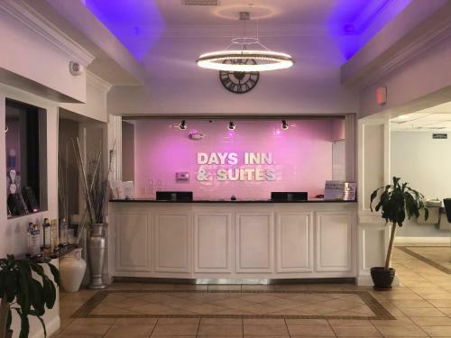 Hotel Days Inn And Suites Lakeland