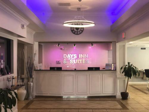 Hotel Days Inn And Suites Lakeland