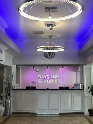 Hotel Days Inn And Suites Lakeland
