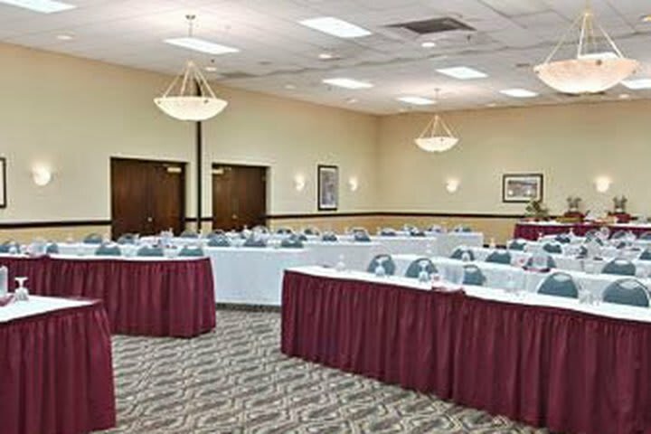 Hotel Ramada Airport Conference Center
