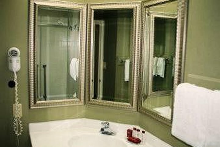 Hotel Ramada Airport Conference Center