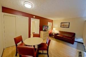 Hotel Red Roof Plus & Suites Naples