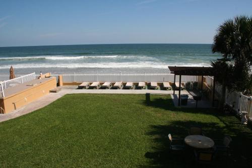 Driftwood Beach Motel