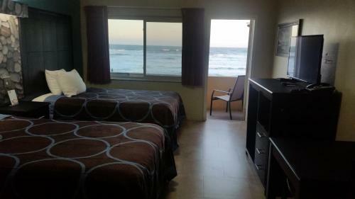 Driftwood Beach Motel