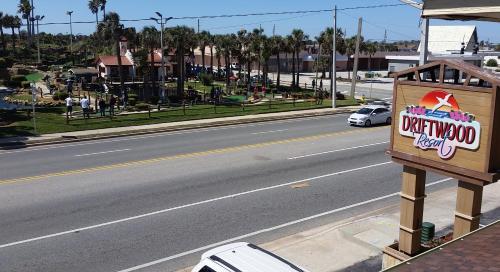 Driftwood Beach Motel