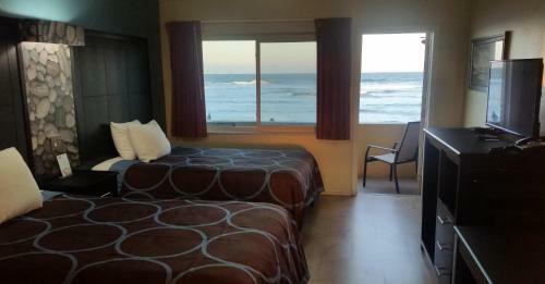 Driftwood Beach Motel