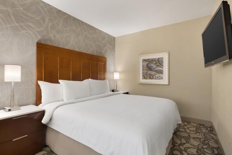 Hotel Embassy Suites International Airport
