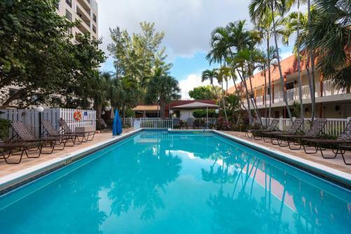 Hotel La Costa Beach Club
