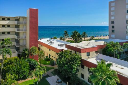 Hotel La Costa Beach Club
