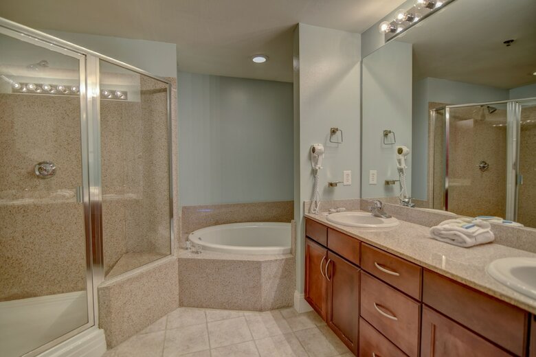 Aparthotel Laketown Wharf By Resort Collection