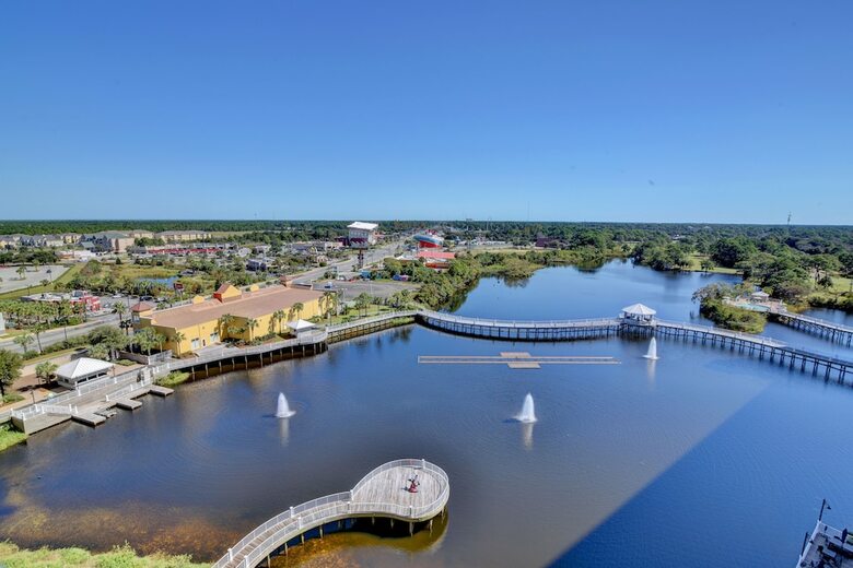 Aparthotel Laketown Wharf By Resort Collection