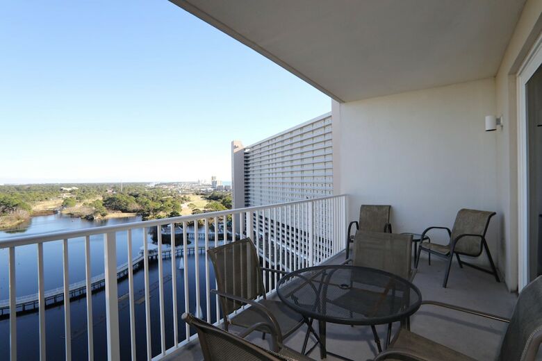 Aparthotel Laketown Wharf By Resort Collection