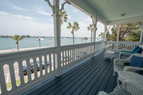 Bayfront Westcott House Bed & Breakfast