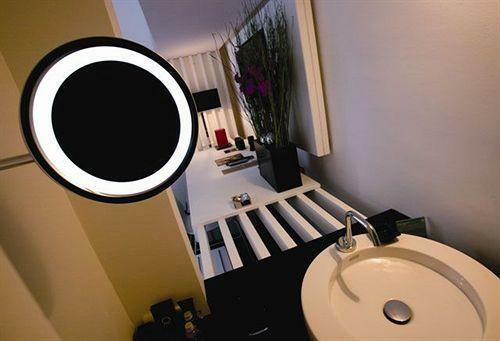 UNA Hotel One