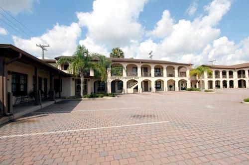 Hotel Bayfront Inn