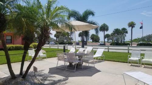 Hotel Gulf Winds Resort By Trs