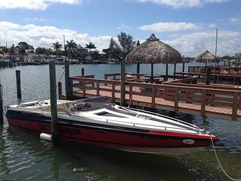 Bay Palms Waterfront Resort - Hotel And Marina