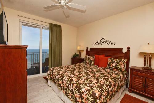 Hotel Sterling Reef Beach Resort