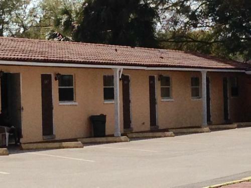 Cadillac Motel