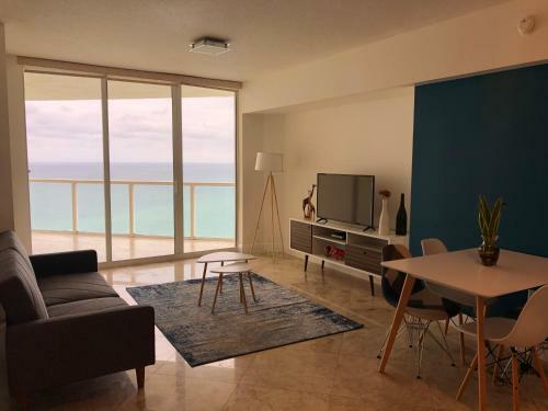 Apartamentos La Perla Condominium On The Beach