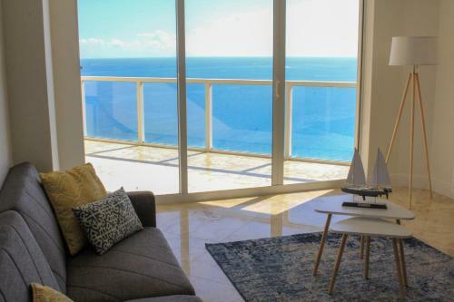 Apartamentos La Perla Condominium On The Beach