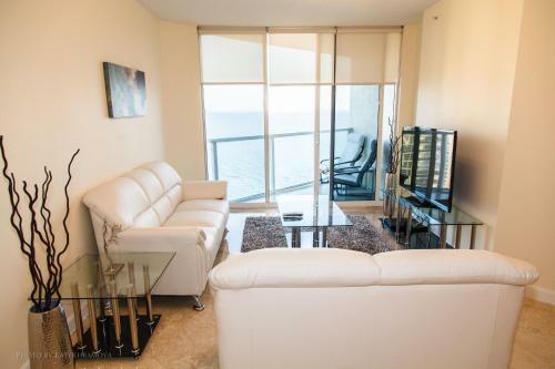 Apartamentos La Perla Condominium On The Beach
