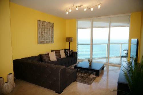 Apartamentos La Perla Condominium On The Beach