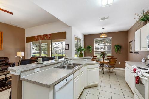 Olivia's Dream Villa In Windsor Hills