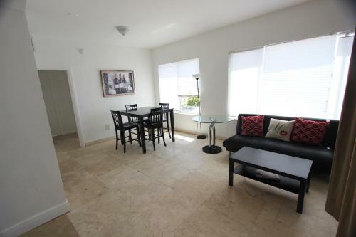 918 Ocean Drive Apartments