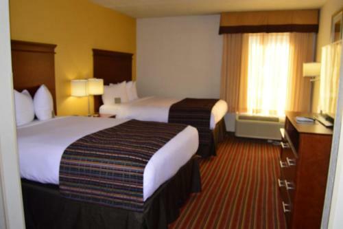 Hotel Comfort Suites At North Point Mall