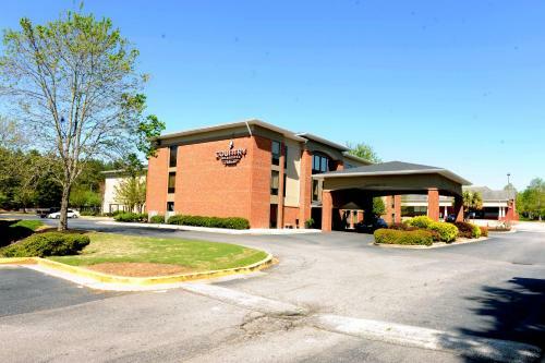 Hotel Comfort Suites At North Point Mall