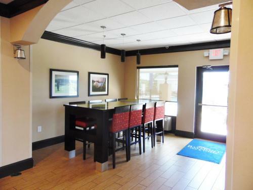 Hotel Baymont Augusta Riverwatch